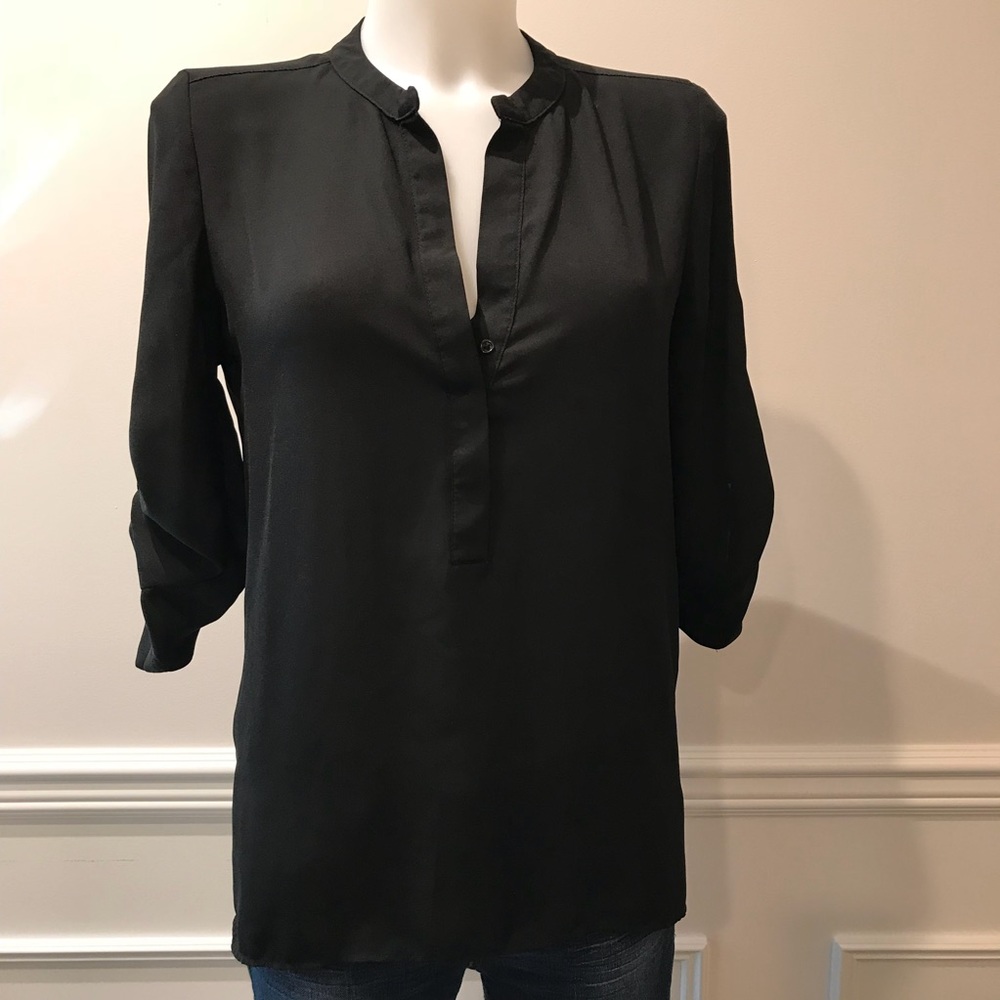 Alice Collection Black 3 button v- neck blouse.